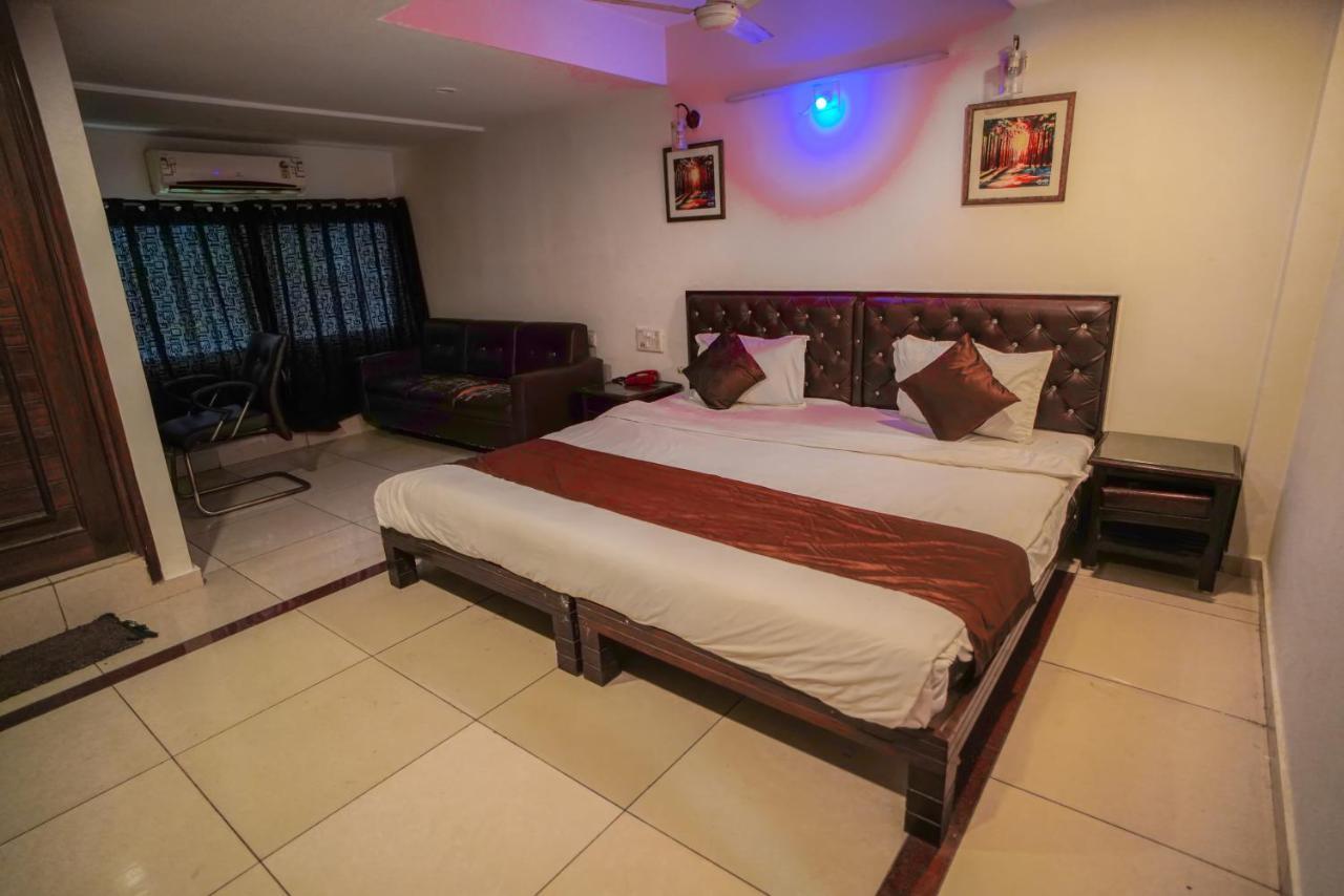 Hotel Seven Ahmedabad Exterior foto